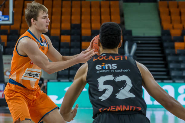 不仅让足球 不仅让足球